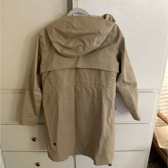 Lululemon Rainproof Jacket Sz. 6 - Picture 2 of 2